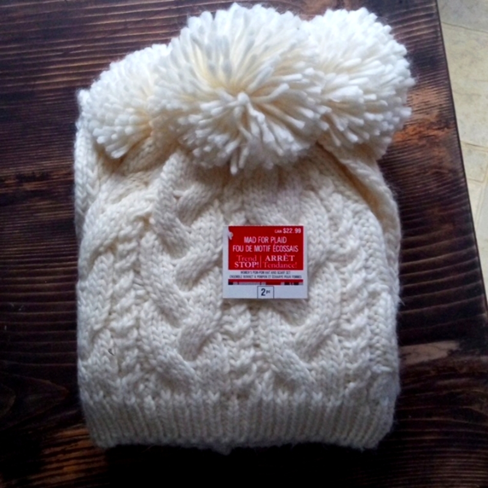 Cable knit beenie and scarf